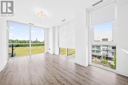 375 Sea Ray Av Living room - 