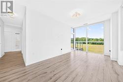 375 Sea Ray Av Living room - 