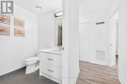 375 Sea Ray Av Bathroom - 