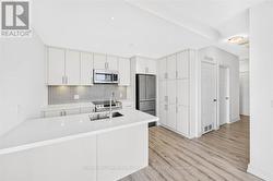 375 Sea Ray Av Kitchen s/s appliances - 