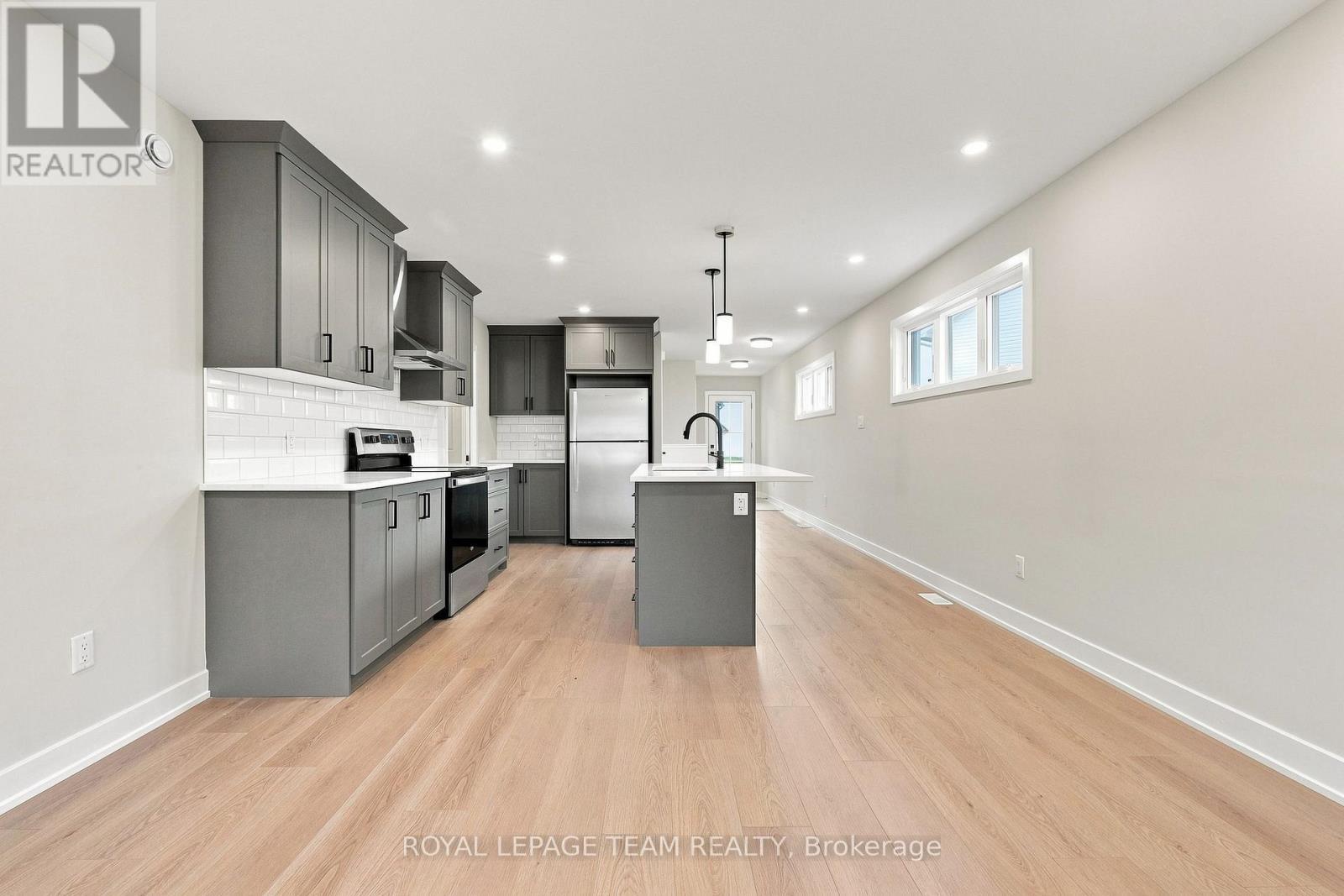 52 Whitcomb Crescent, Smiths Falls, ON
