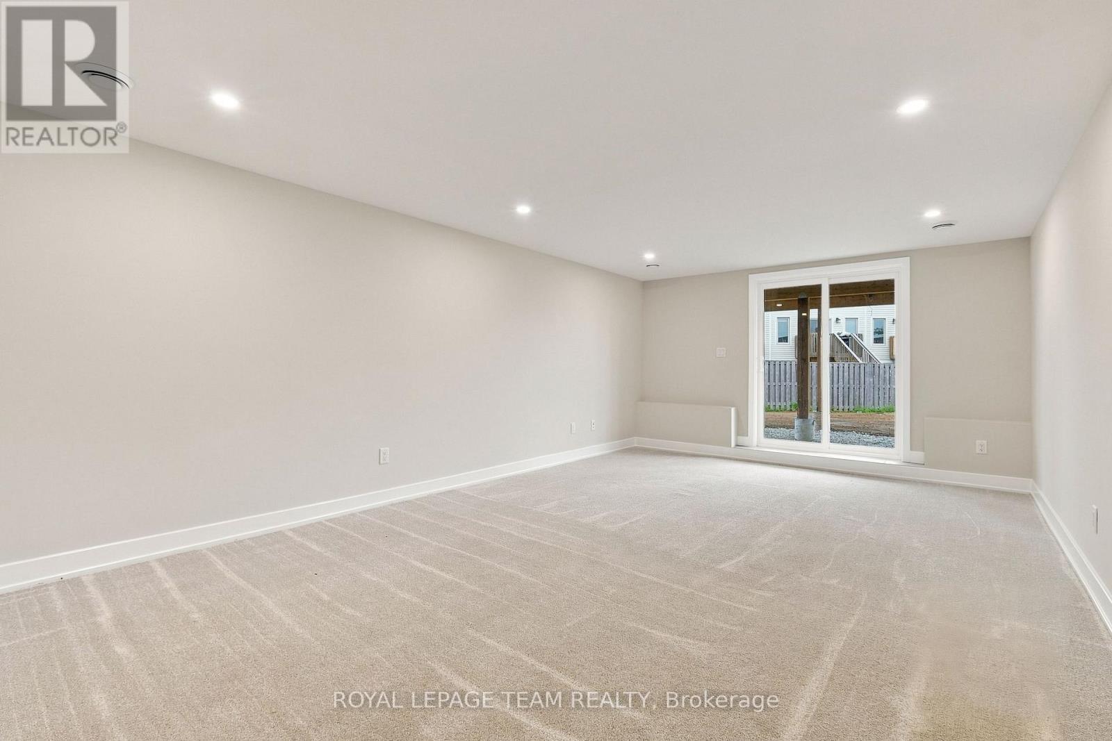 52 Whitcomb Crescent, Smiths Falls, ON