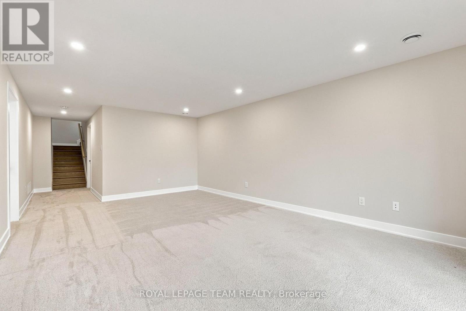 52 Whitcomb Crescent, Smiths Falls, ON
