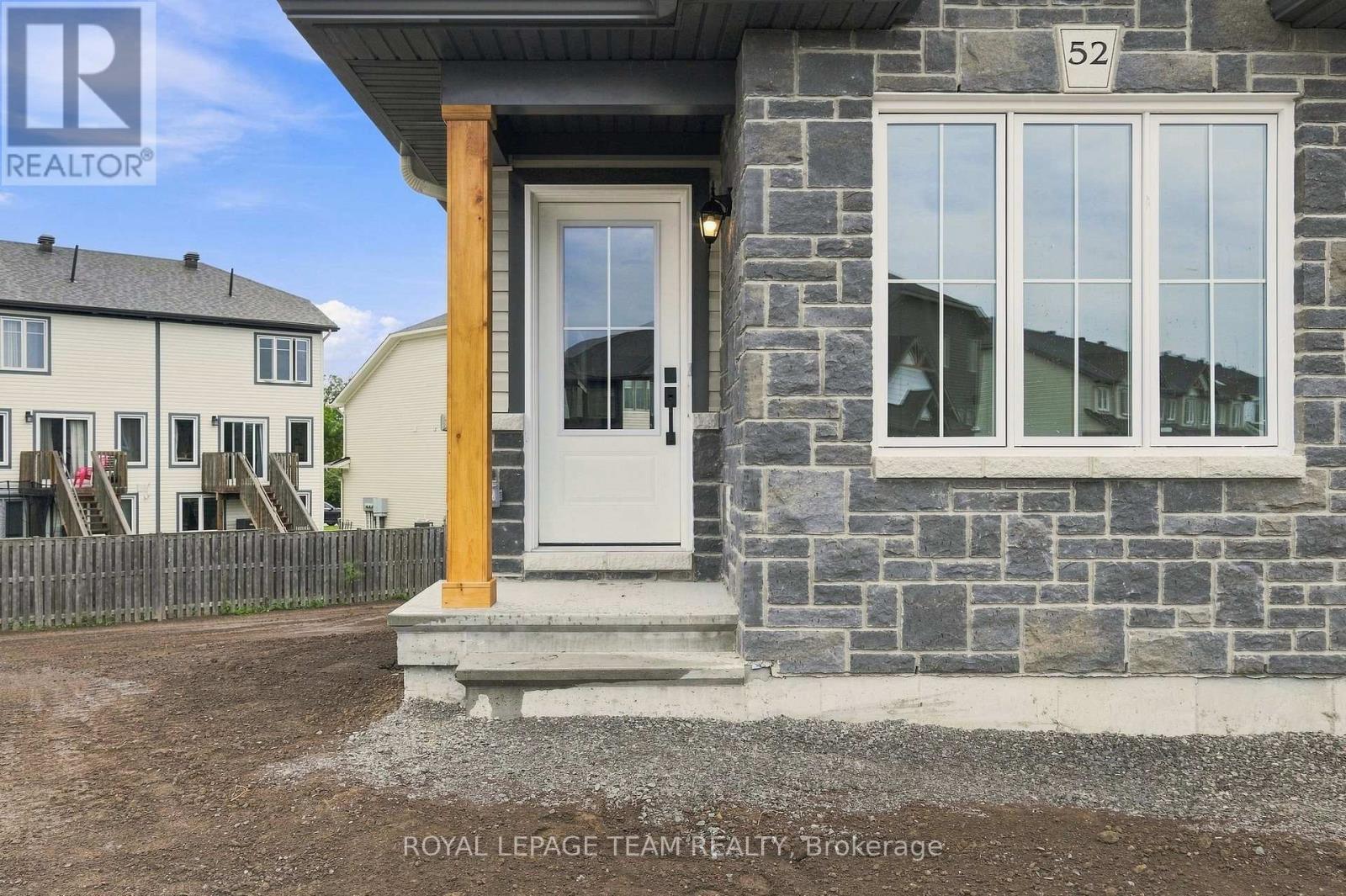 52 Whitcomb Crescent, Smiths Falls, ON