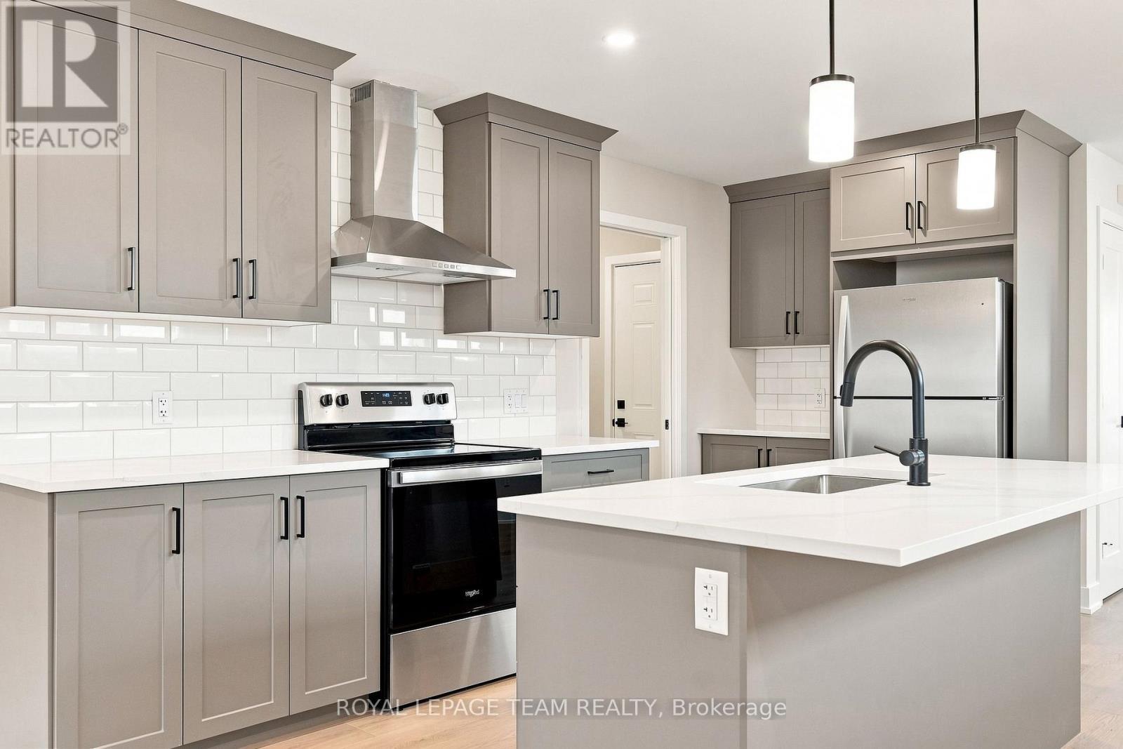 52 Whitcomb Crescent, Smiths Falls, ON