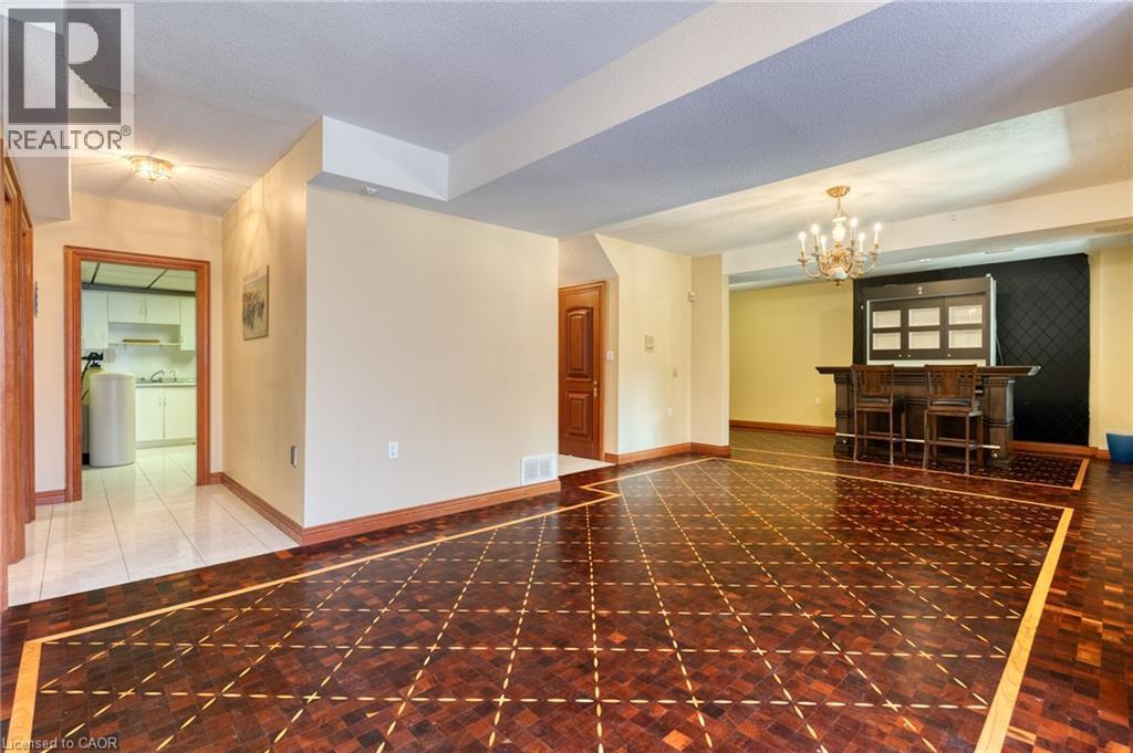 23 Susan Drive, Hamilton, ON