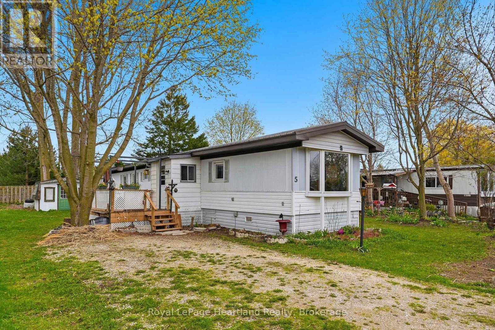 5 Trailer Park Road, Howick, ON