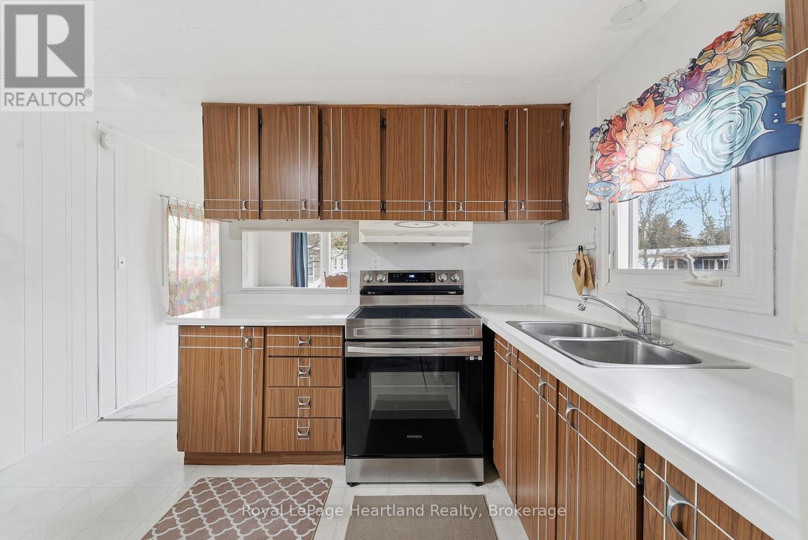 5 Trailer Park Road, Howick, ON