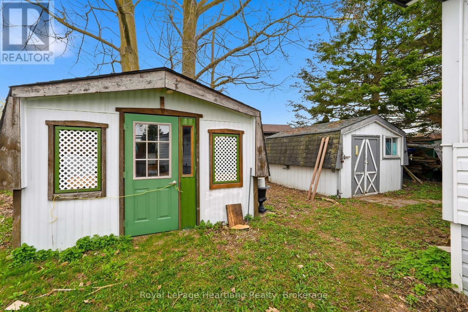 5 Trailer Park Road, Howick, ON