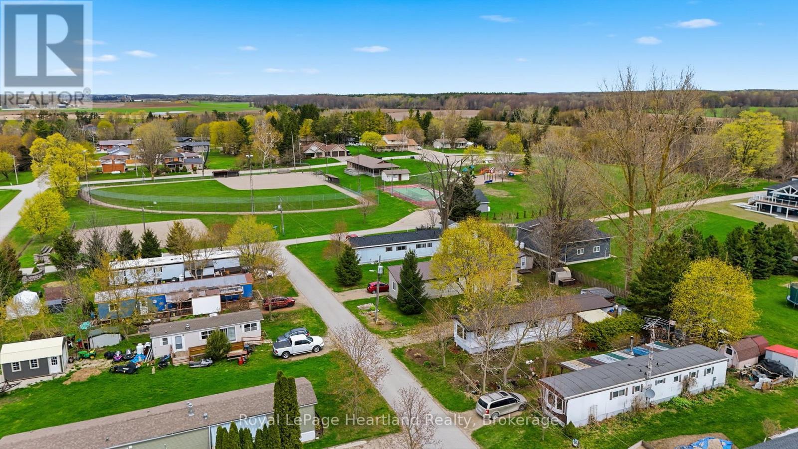 5 Trailer Park Road, Howick, ON