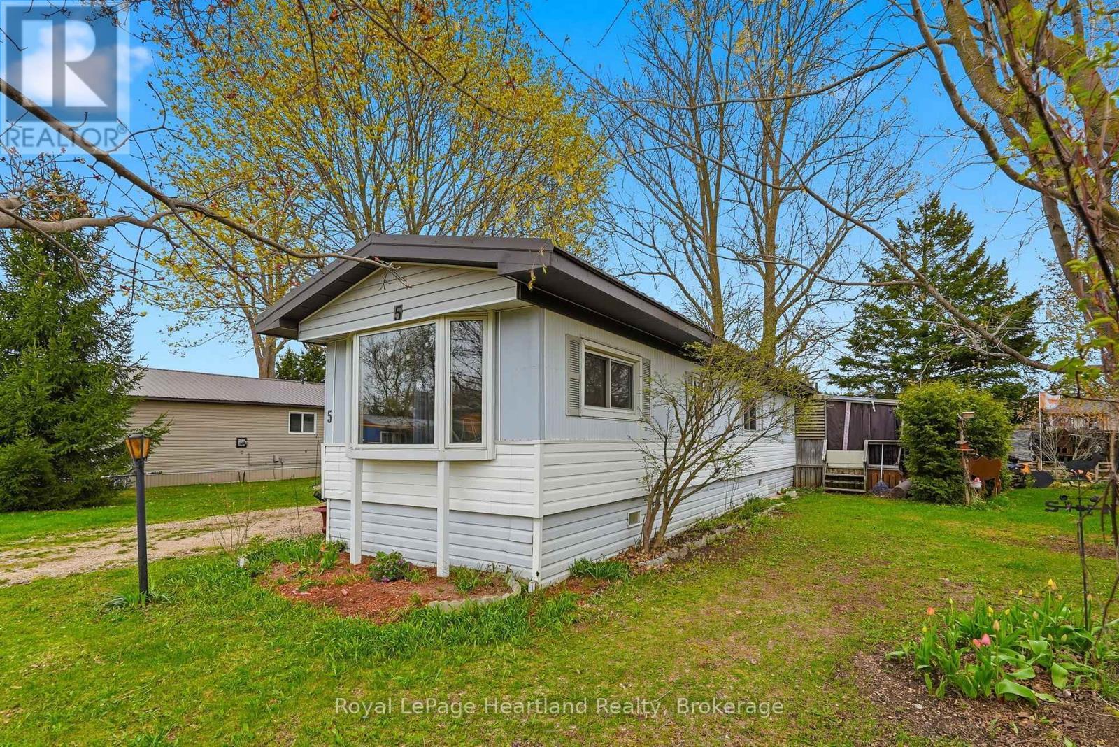 5 Trailer Park Road, Howick, ON