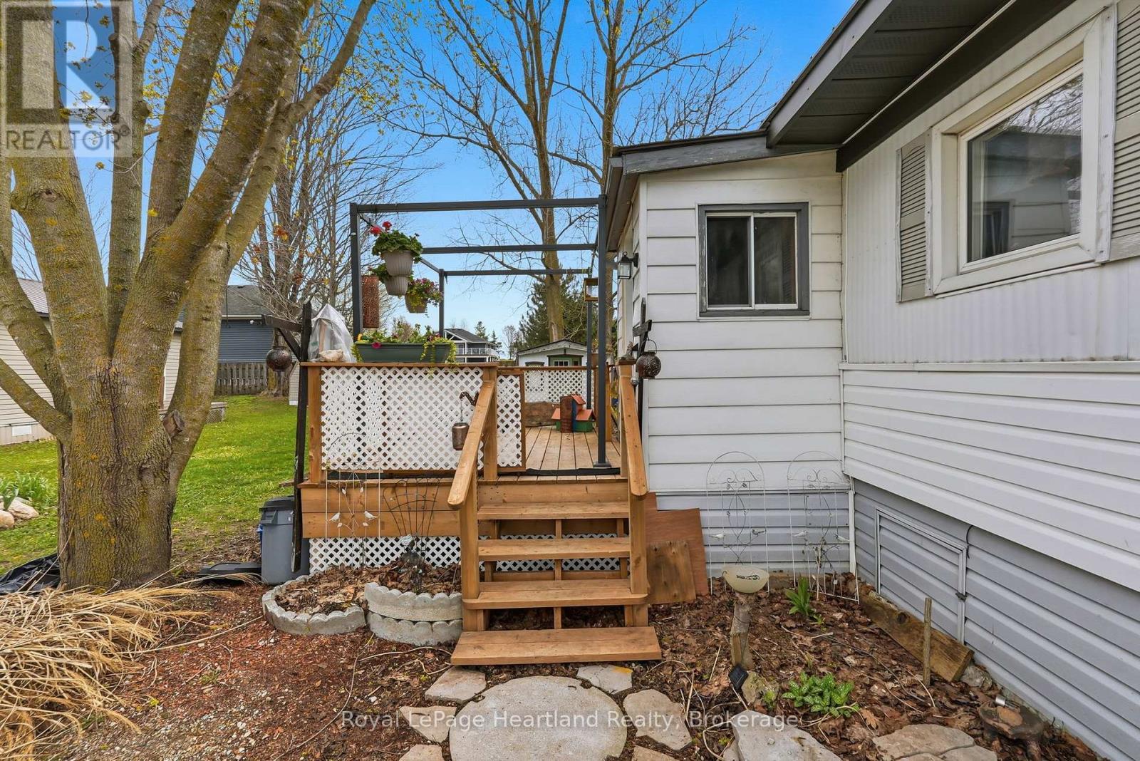 5 Trailer Park Road, Howick, ON