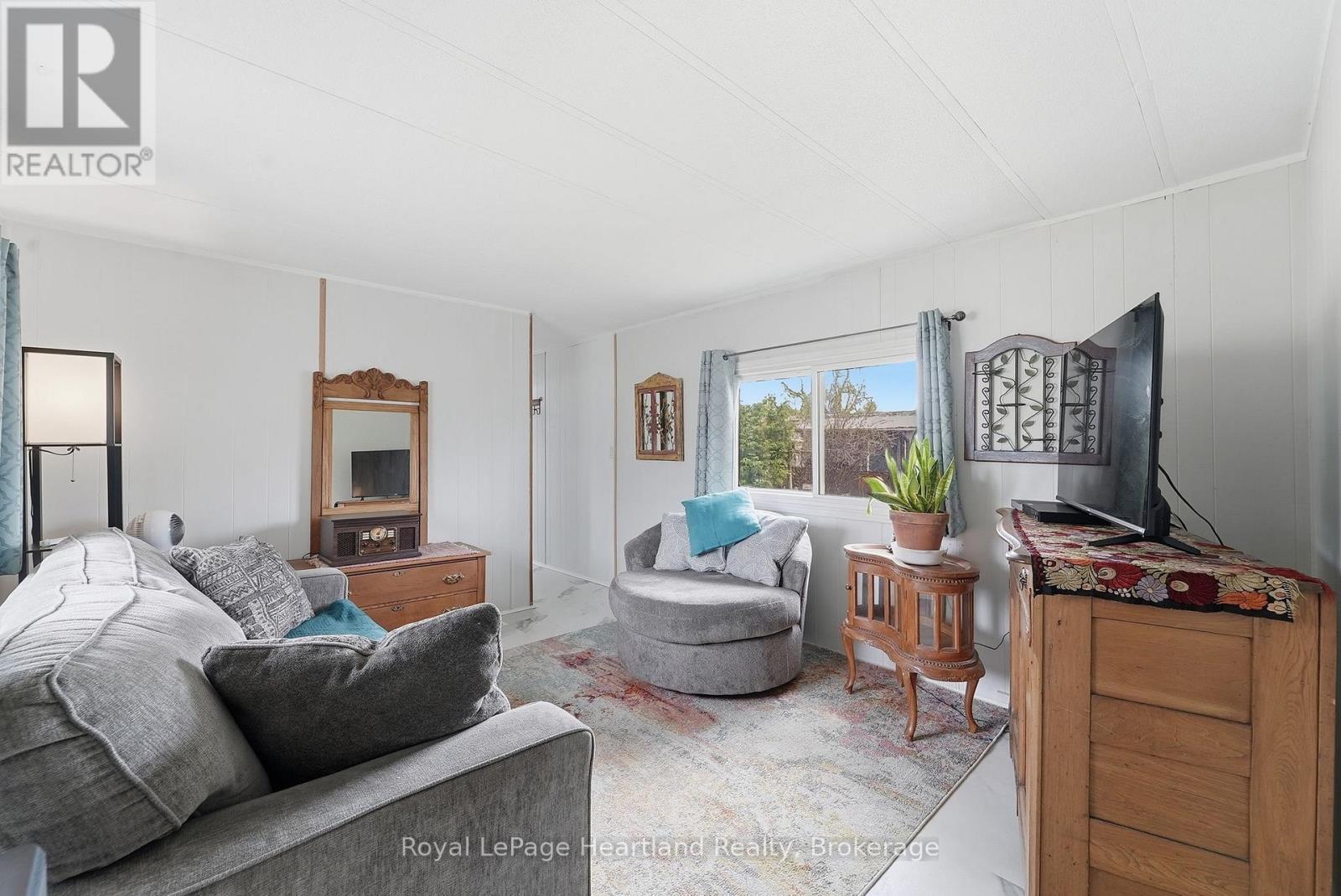 5 Trailer Park Road, Howick, ON