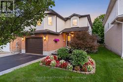 203 COUNTRY CLUB DRIVE Guelph (Victoria North), ON N1E 3K8