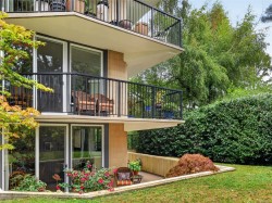 #201-2210 Cadboro Bay Rd Oak Bay, BC V8R 5G9