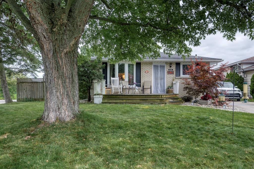 519 Oozloffsky Street, Petrolia, ON