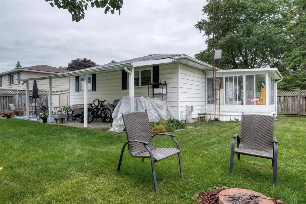 519 Oozloffsky Street, Petrolia, ON