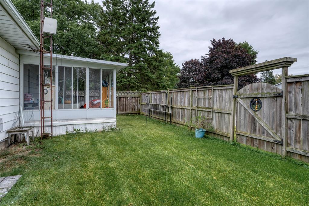 519 Oozloffsky Street, Petrolia, ON