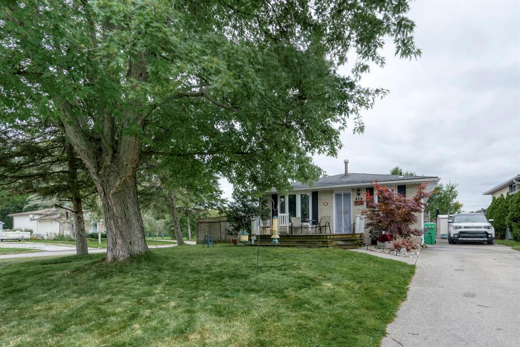 519 Oozloffsky Street, Petrolia, ON