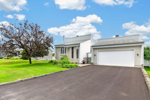 1254 Rue Beaulac  Québec (La Haute-Saint-Charles), QC G3G 2J5