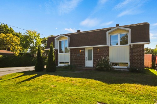 1010 Rue Mirelle  Laval (Saint-François), QC H7A 2J9