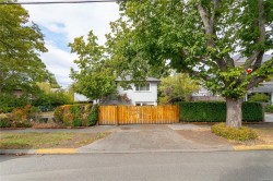 2068 Milton St Oak Bay, BC V8R 5A4
