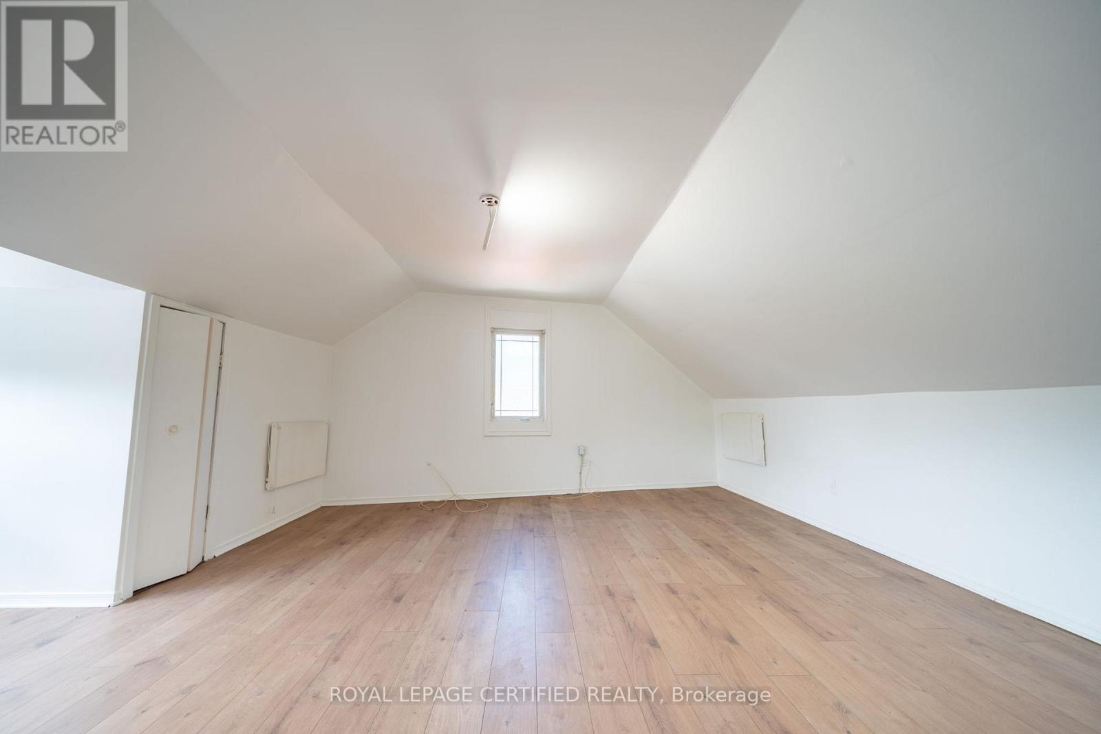 10 Fairleigh Avenue N, Hamilton, ON