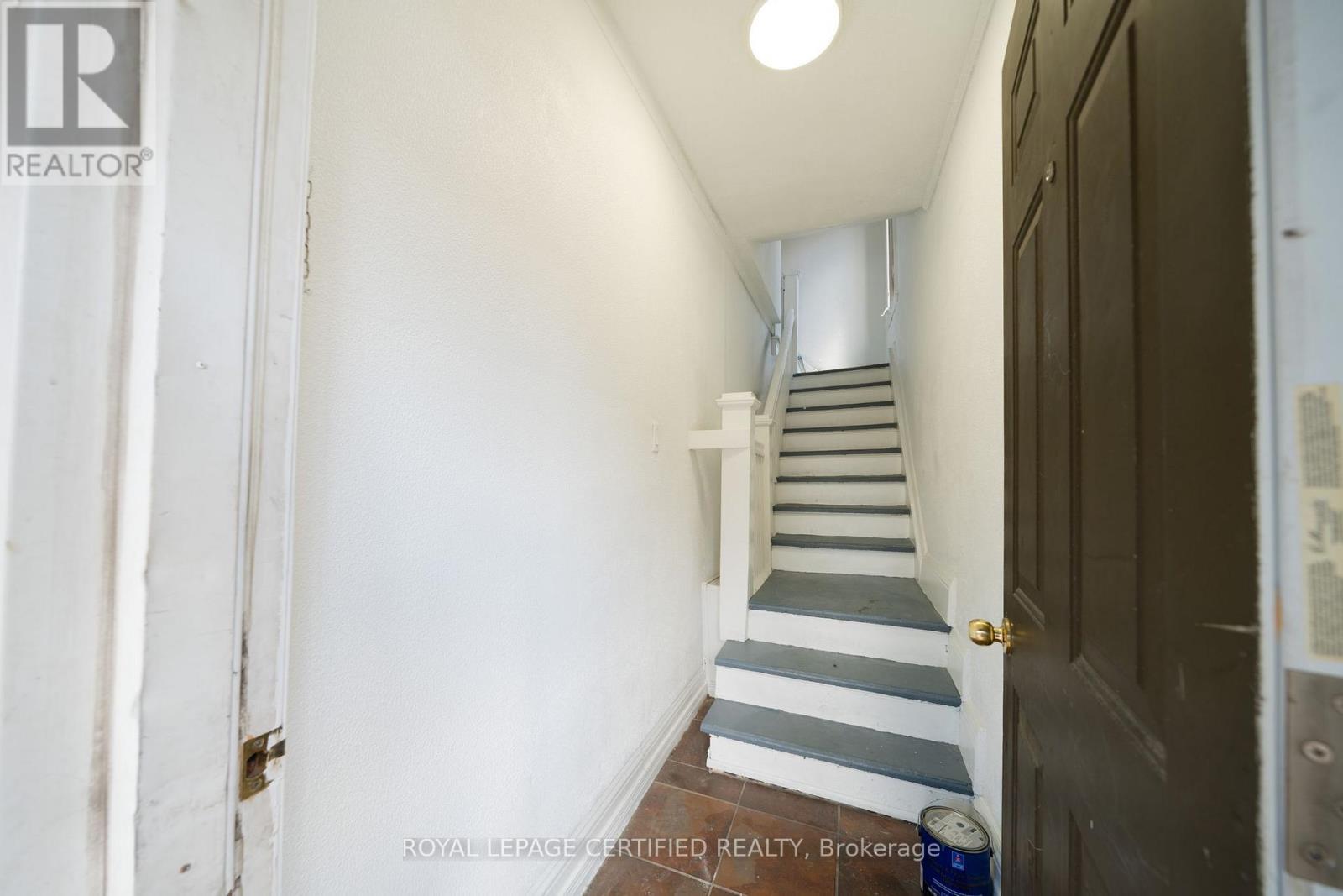 10 Fairleigh Avenue N, Hamilton, ON