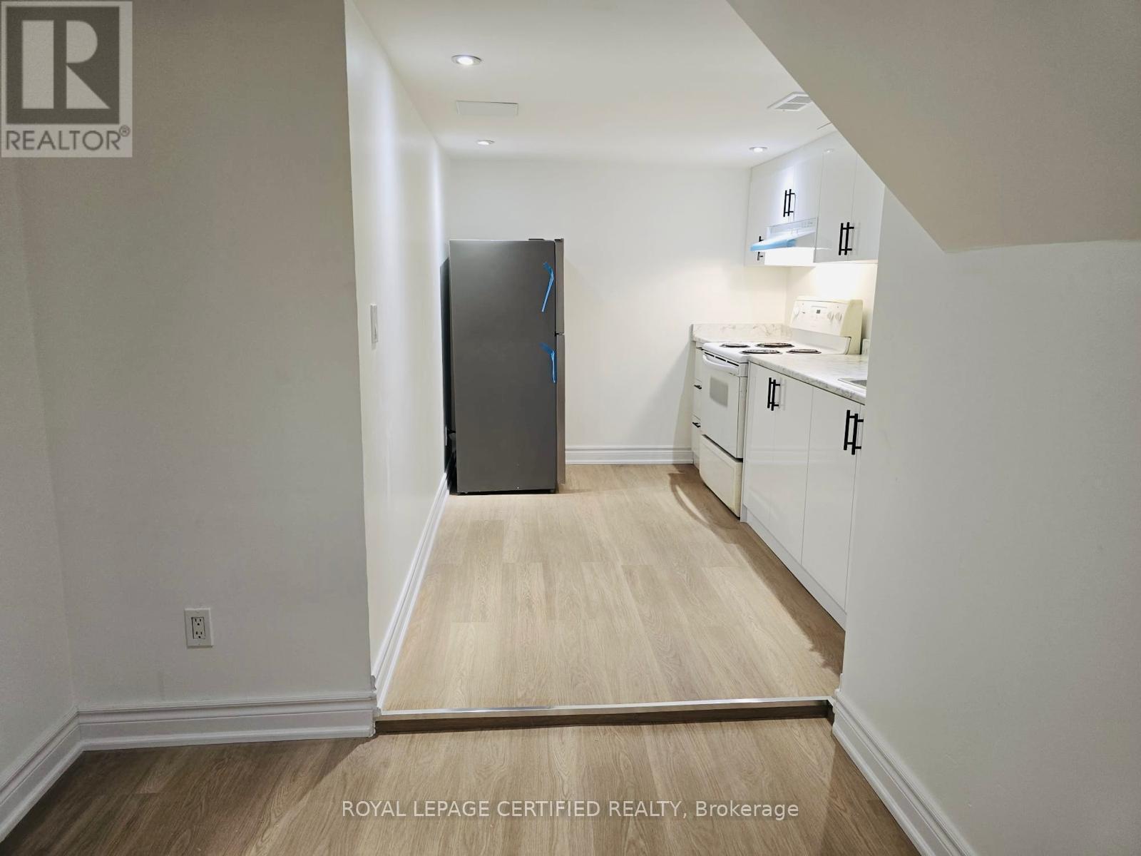 10 Fairleigh Avenue N, Hamilton, ON