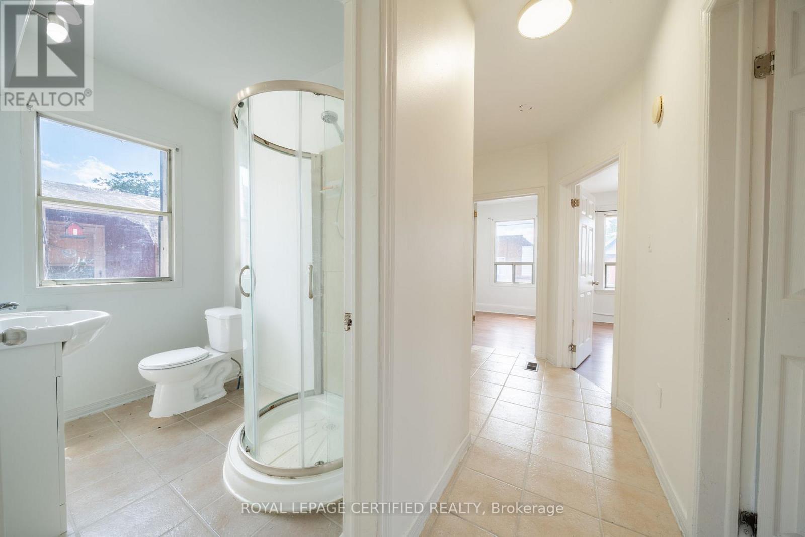 10 Fairleigh Avenue N, Hamilton, ON
