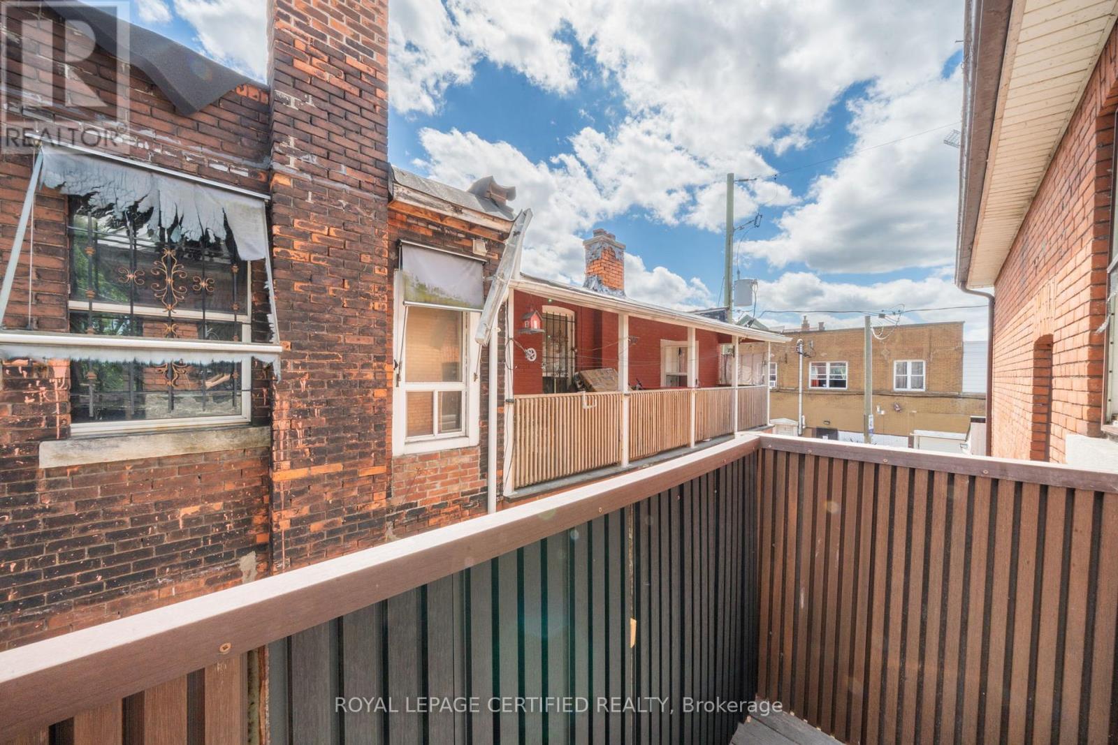 10 Fairleigh Avenue N, Hamilton, ON