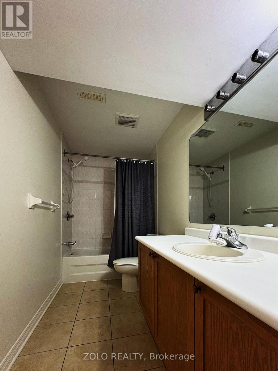 Main bathroom - 255 Stoneway Drive, Ottawa, ON
