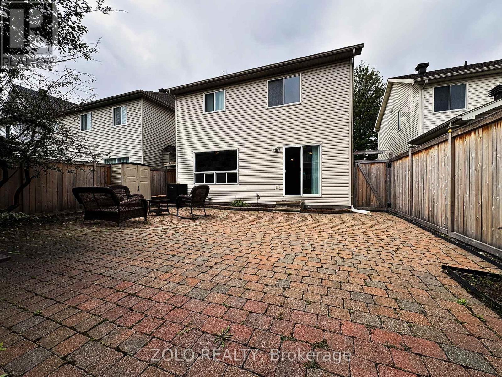 Fenced backyard, interlock patio - 255 Stoneway Drive, Ottawa, ON