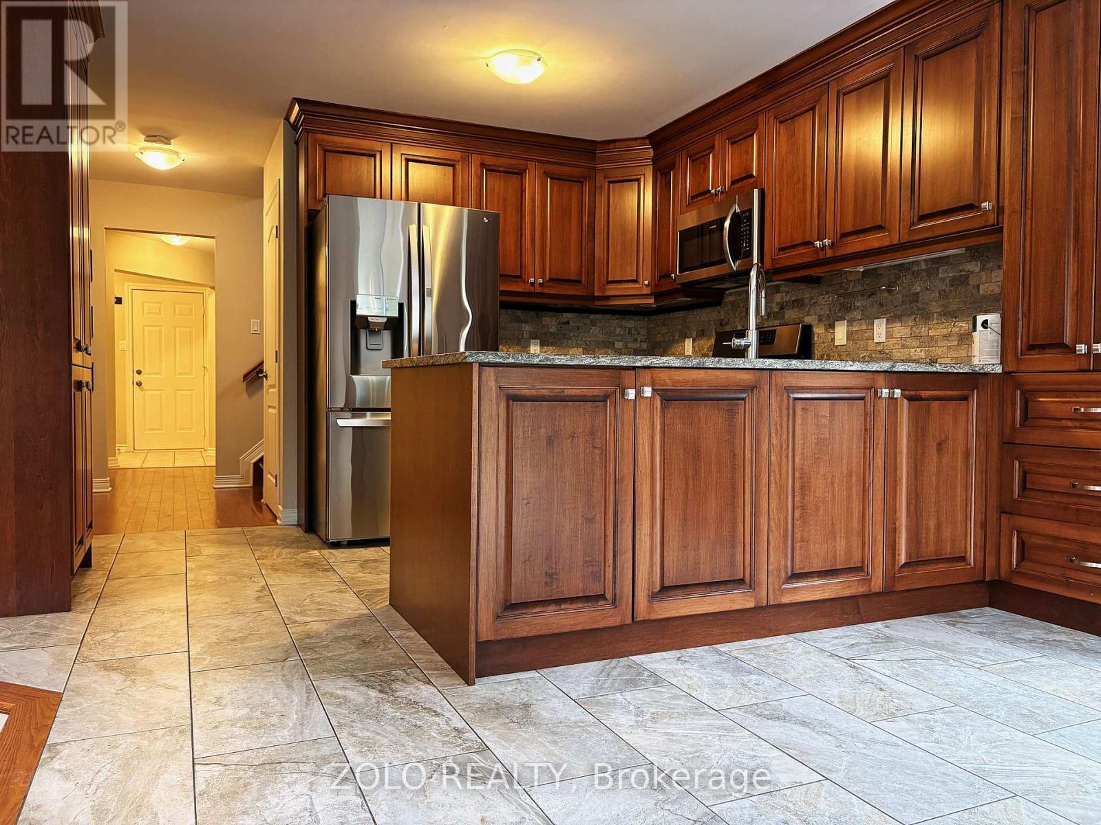 Kitchen breakfast bar - 255 Stoneway Drive, Ottawa, ON