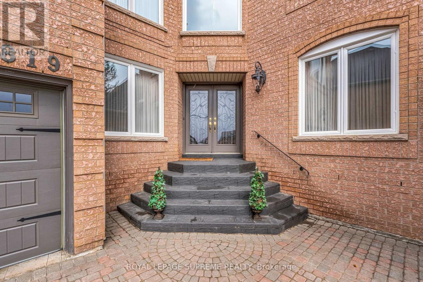 2819 Duncairn Drive, Mississauga, ON