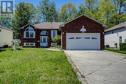 12 SILVER BIRCH AVENUE Wasaga Beach, ON L9Z 1B7