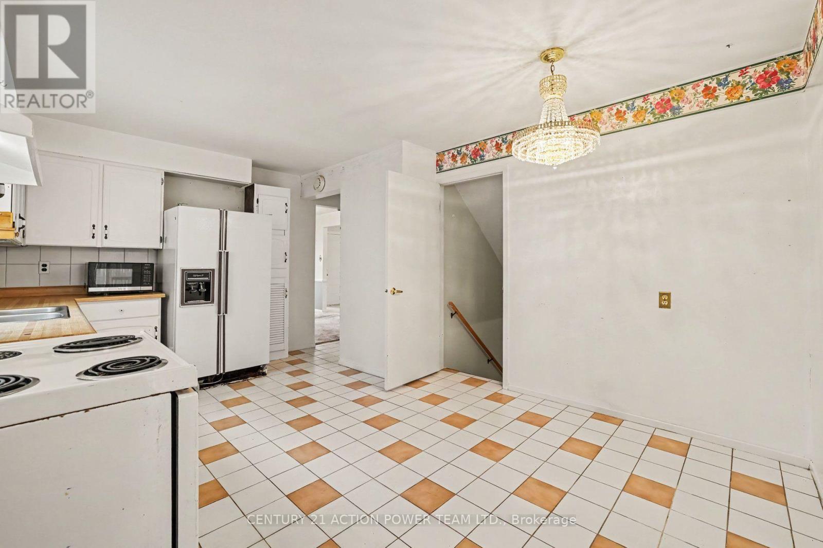 11 Riding Way, Ottawa, ON
