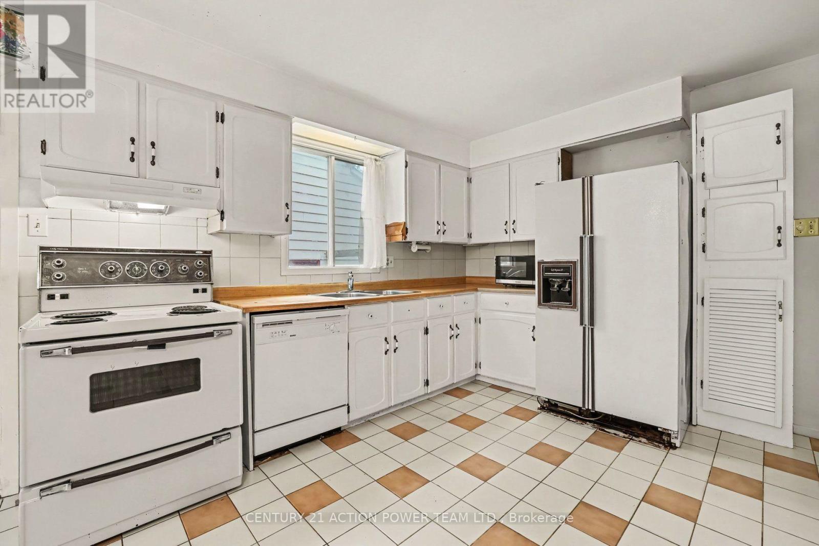 11 Riding Way, Ottawa, ON