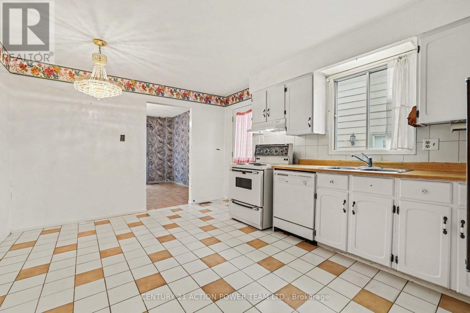 11 Riding Way, Ottawa, ON