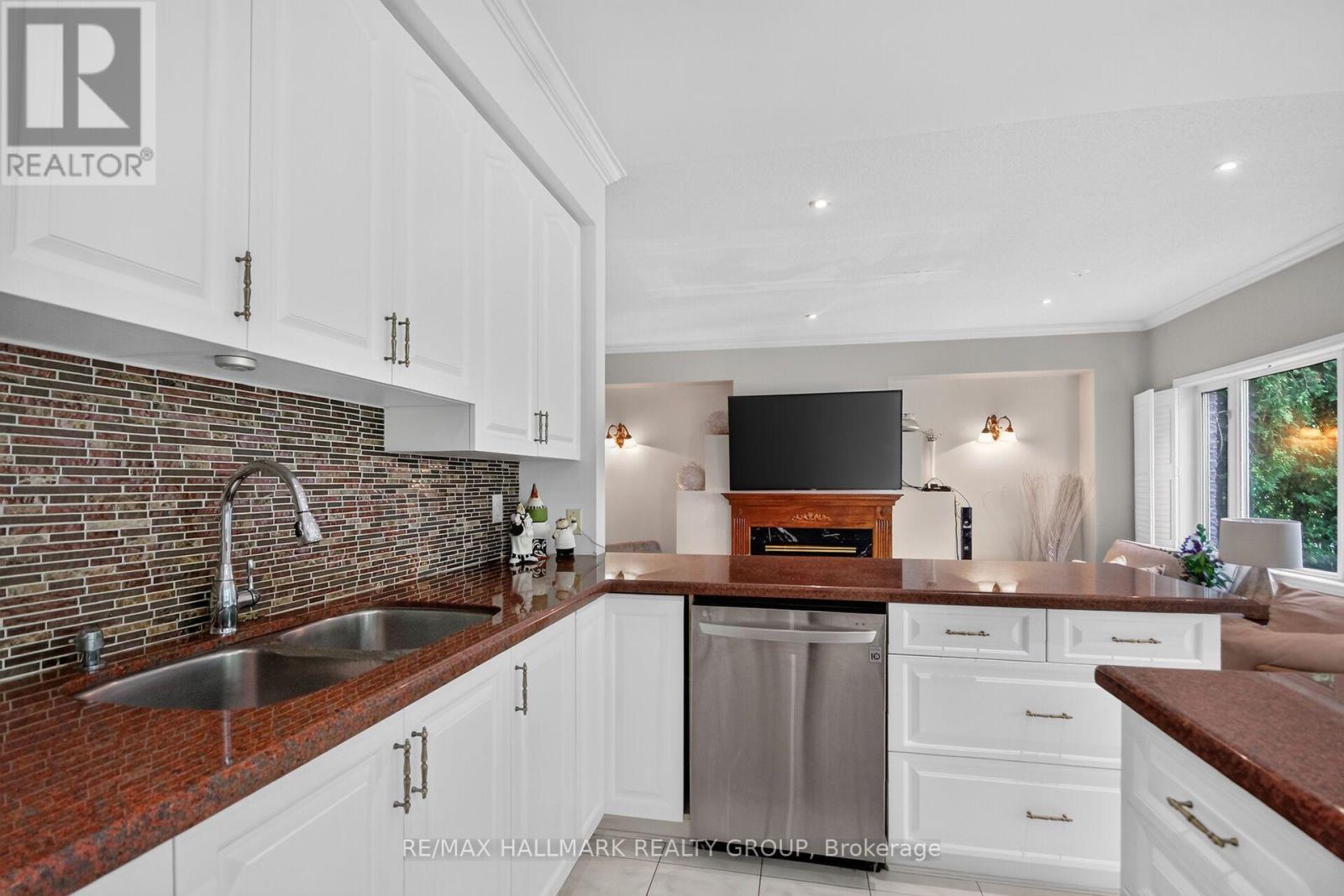 Amazing kitchen - 11 Taj Court, Ottawa, ON