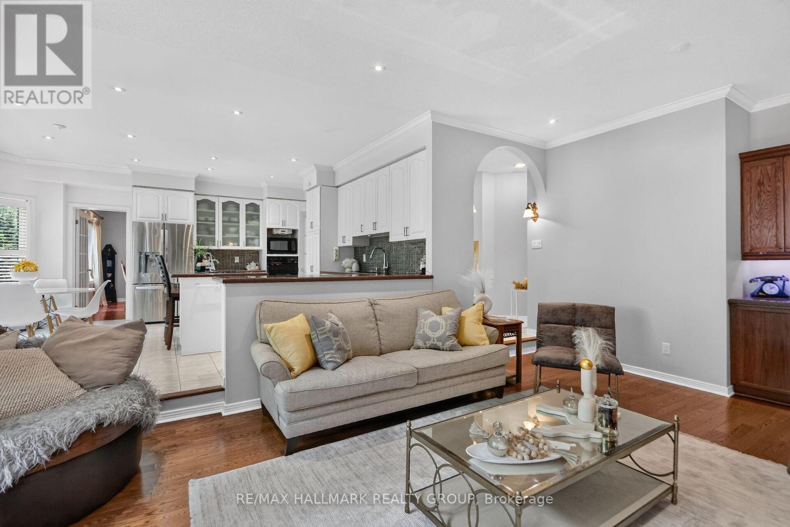 Adjoining Family room - 11 Taj Court, Ottawa, ON