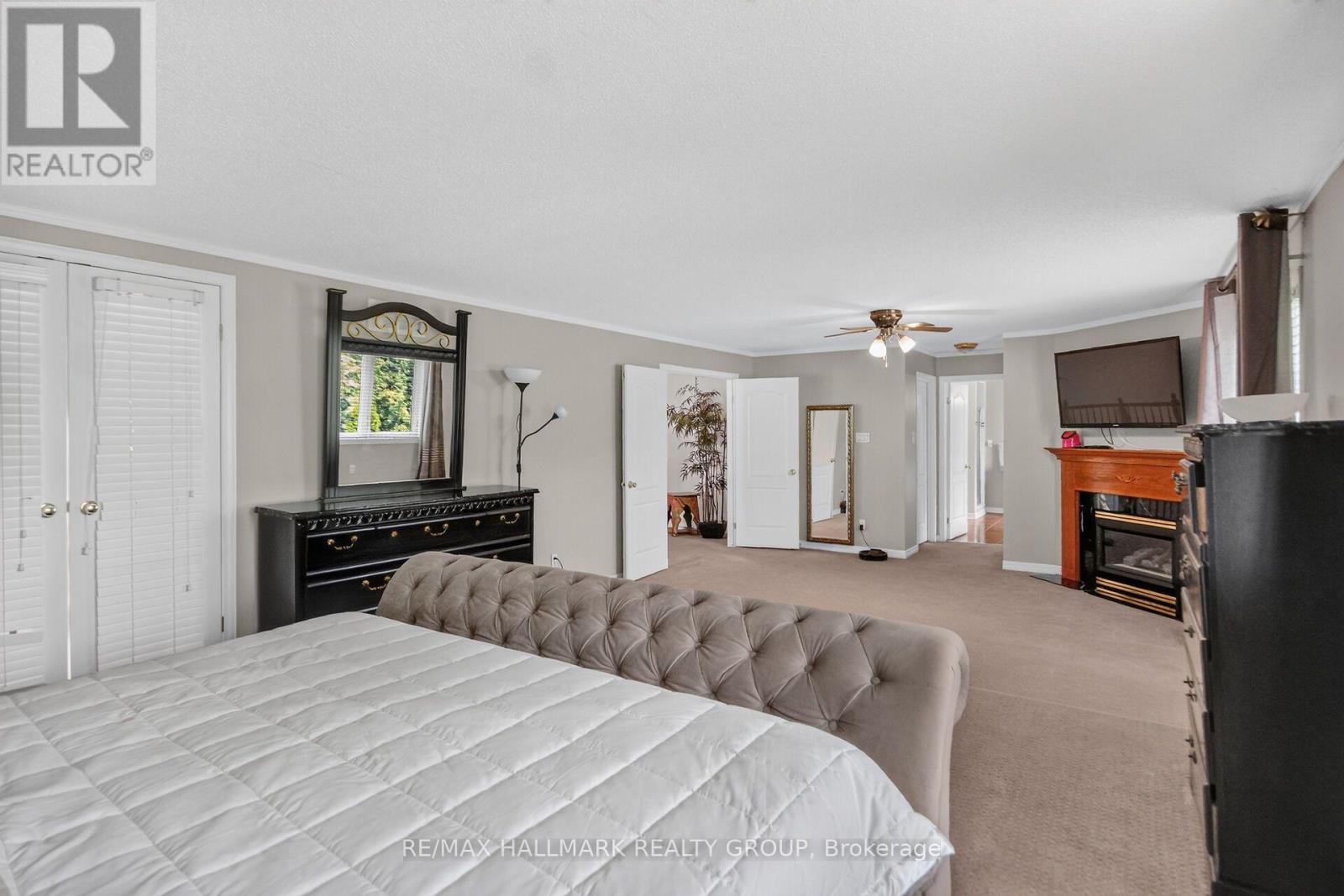 Opposite view to sitting area & fireplace - 11 Taj Court, Ottawa, ON