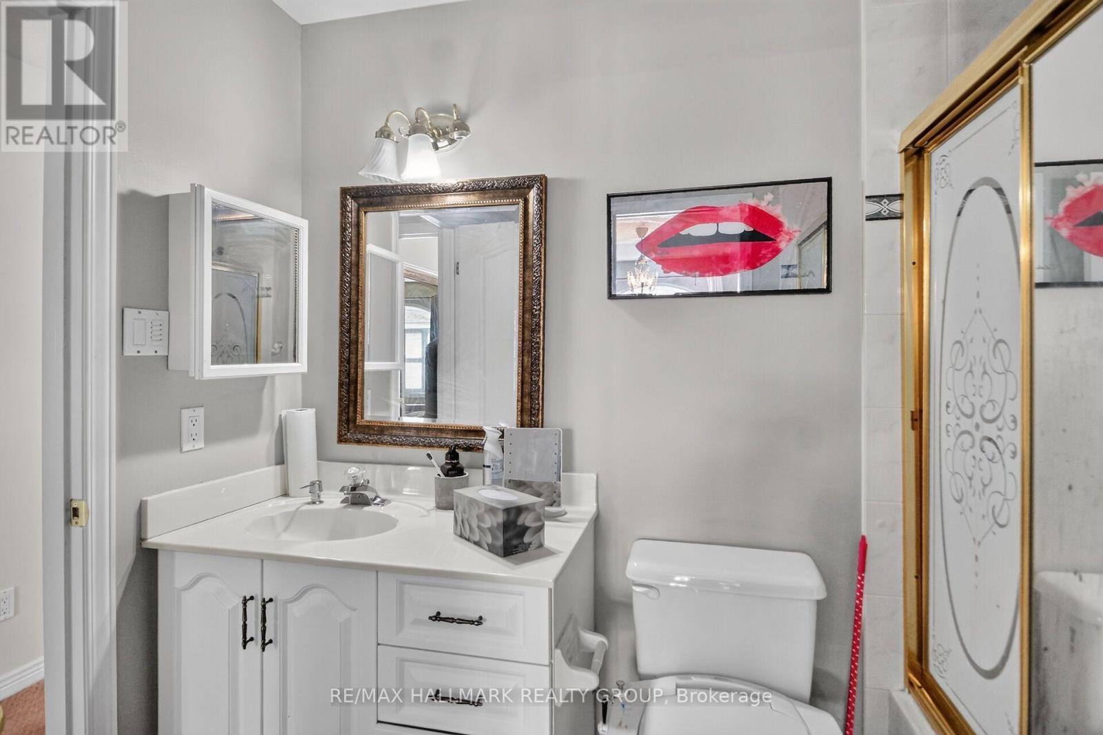 4 piece ensuite in 2nd bedroom - 11 Taj Court, Ottawa, ON