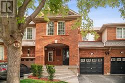 2406 BAINTREE CRESCENT Oakville, ON L6M 4X1