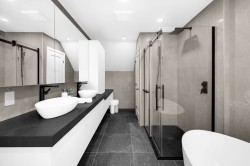 Salle de bains attenante à la CCP - 