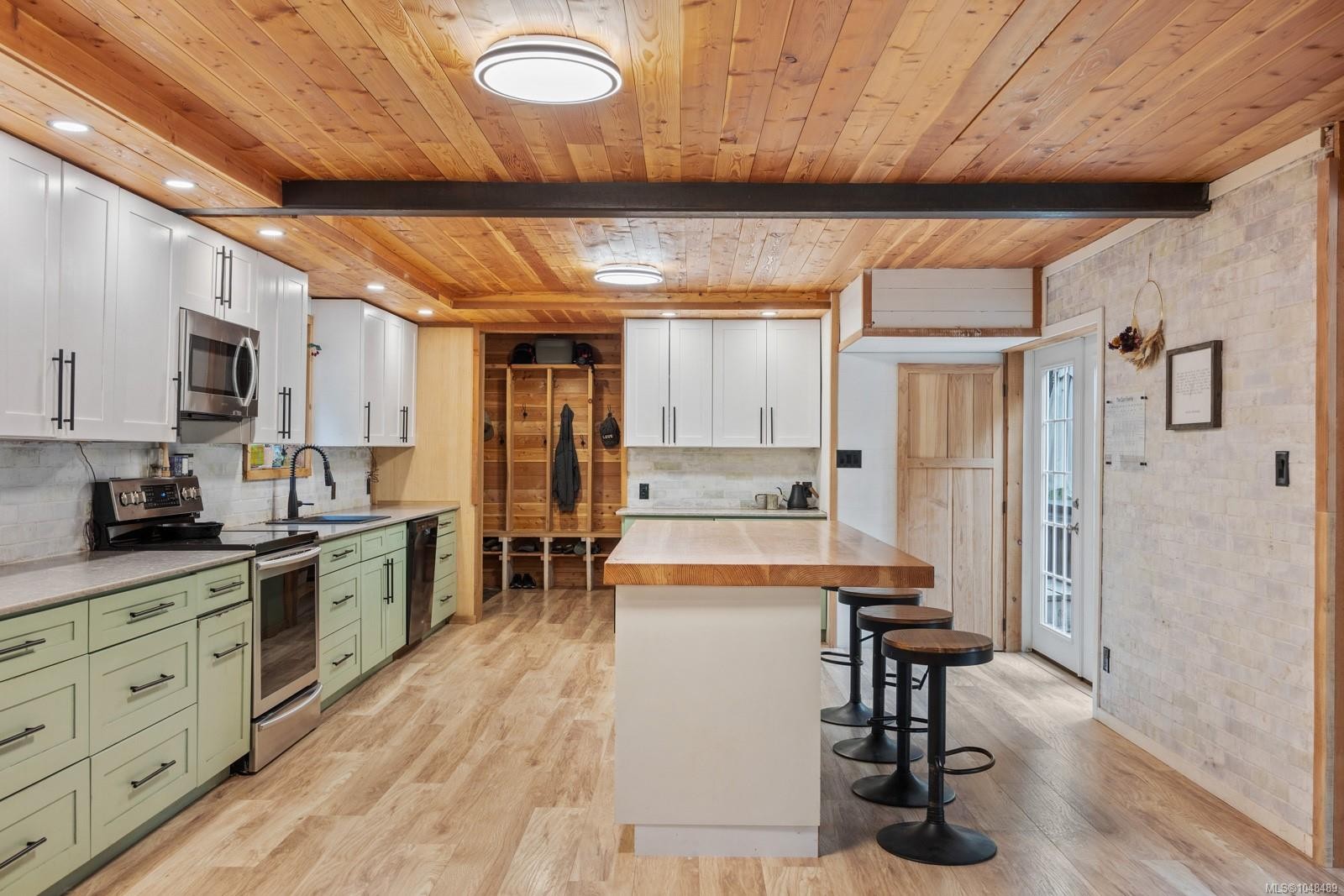 9525 Doyle Rd, Black Creek, BC