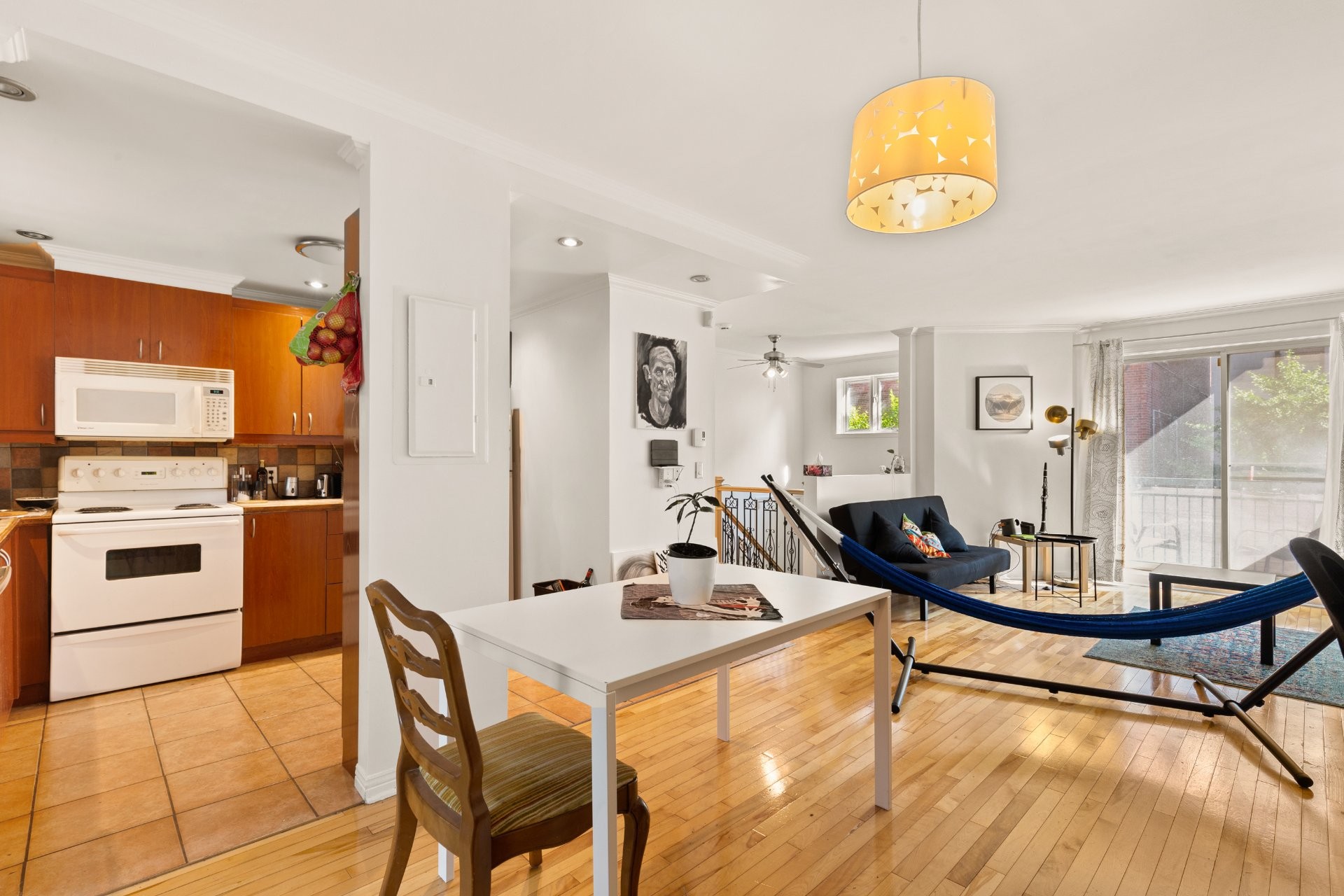 Salle à manger - 202-1270 Rue St-Timothée, Montréal (Ville-Marie), QC