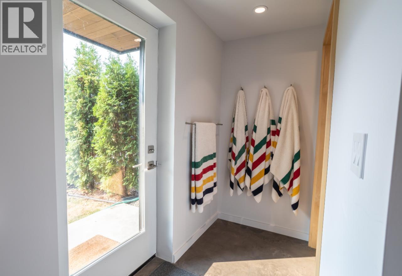 988 3A Highway, Nelson, BC