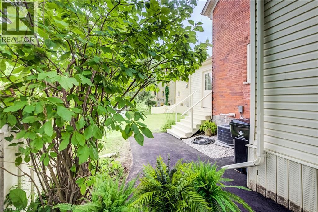 25 Central Street, Waterloo, ON