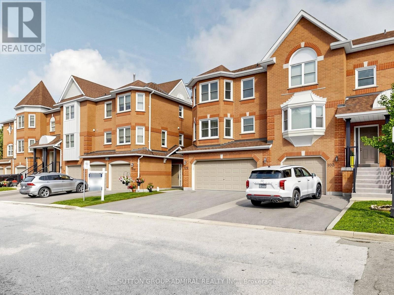 105 - 105 Leah Crescent, Vaughan, ON